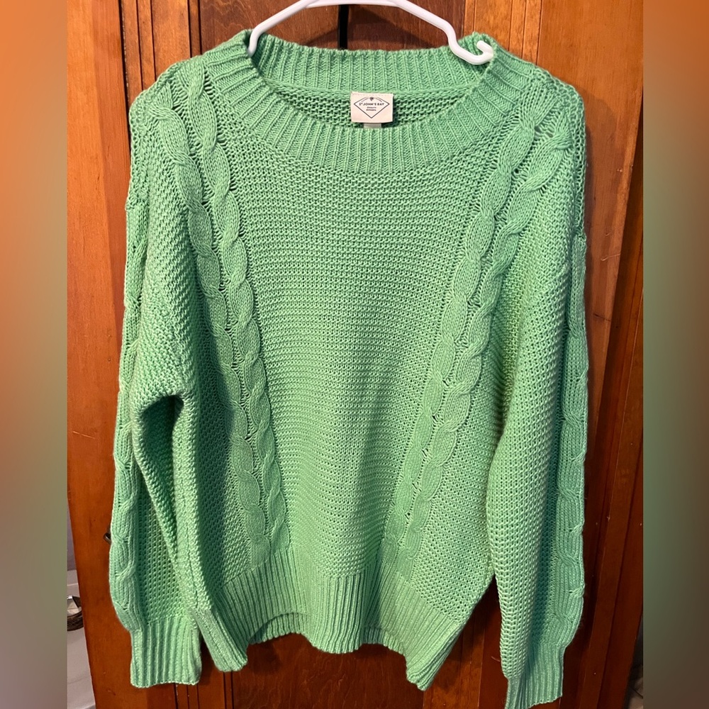 NWT St. John’s Bay Women’s Light Green Cable Knit Sweater Size M